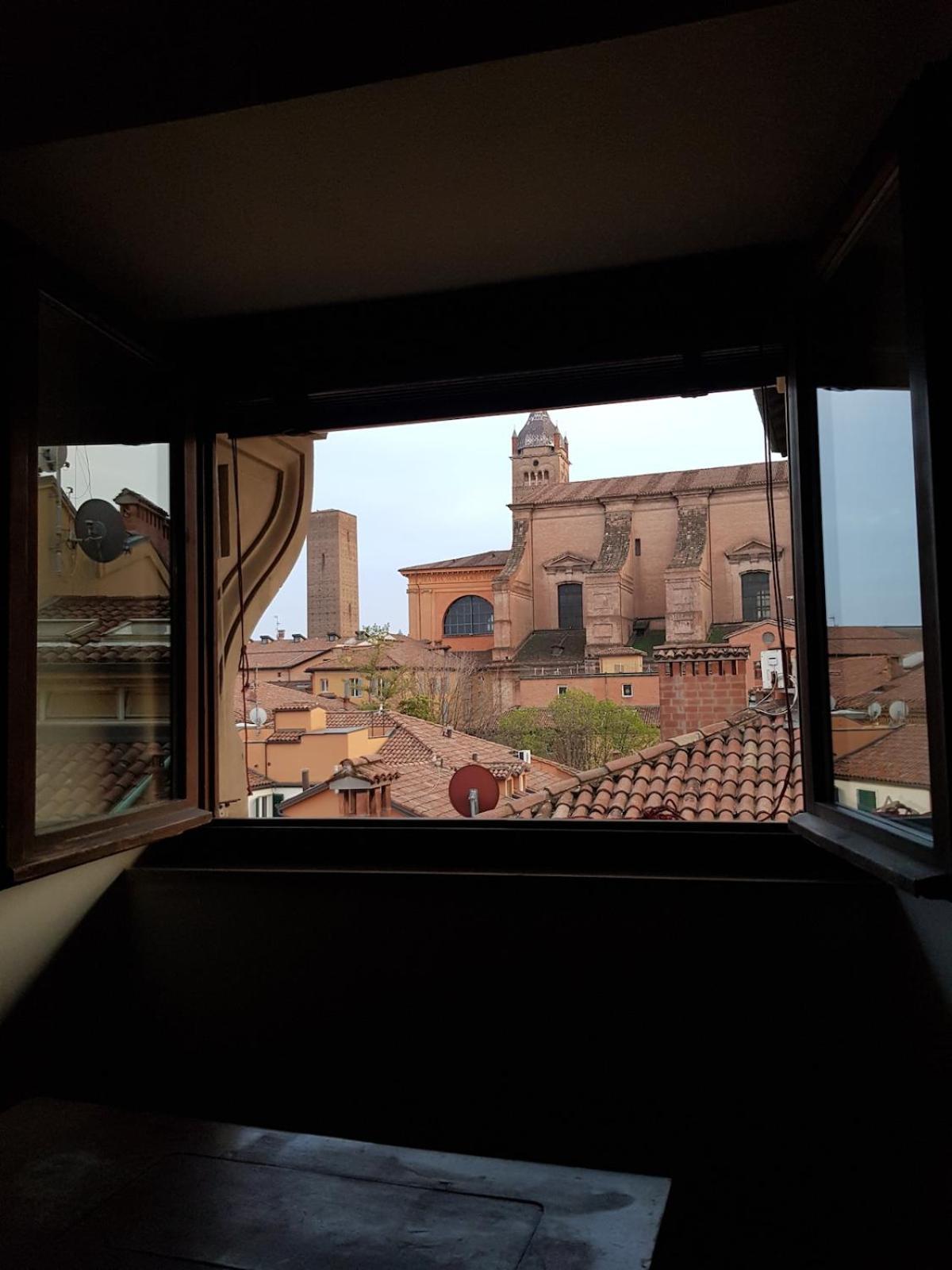 شقة Monolocale Sui Tetti Di Bologna - Via Indipendenza المظهر الخارجي الصورة