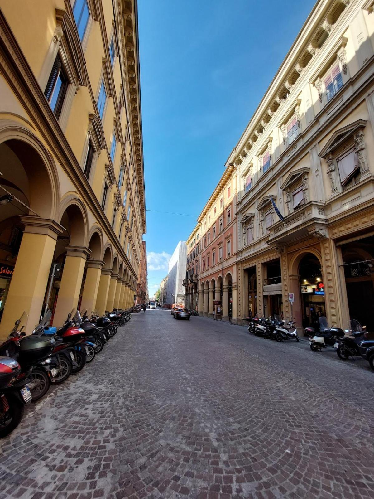 شقة Monolocale Sui Tetti Di Bologna - Via Indipendenza المظهر الخارجي الصورة