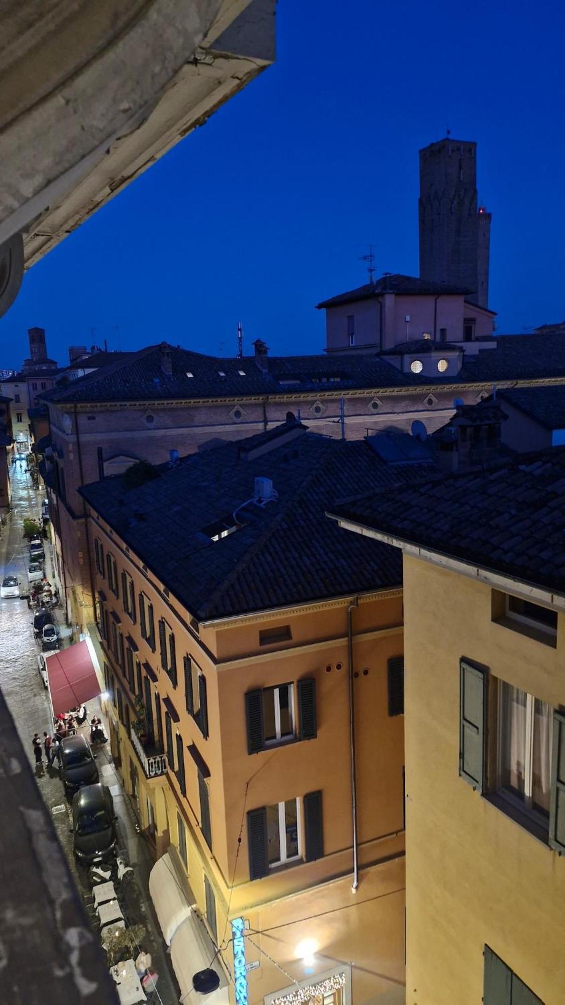 شقة Monolocale Sui Tetti Di Bologna - Via Indipendenza المظهر الخارجي الصورة