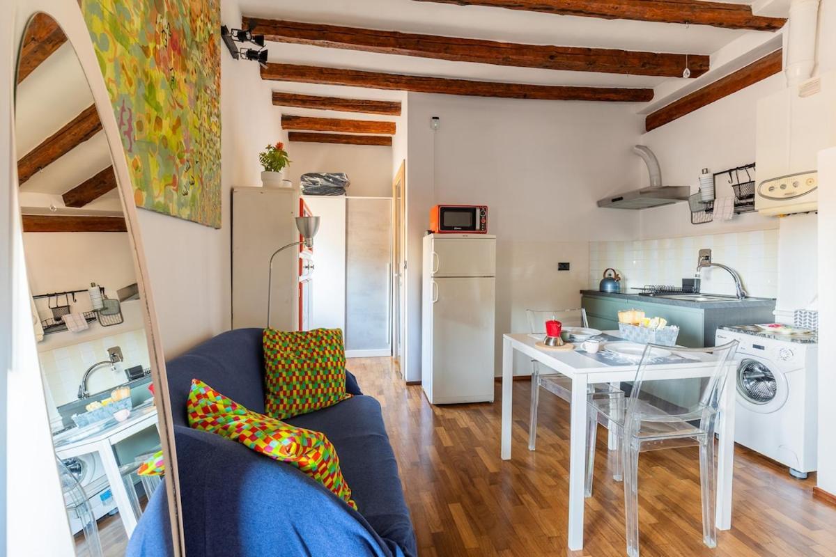شقة Monolocale Sui Tetti Di Bologna - Via Indipendenza المظهر الخارجي الصورة
