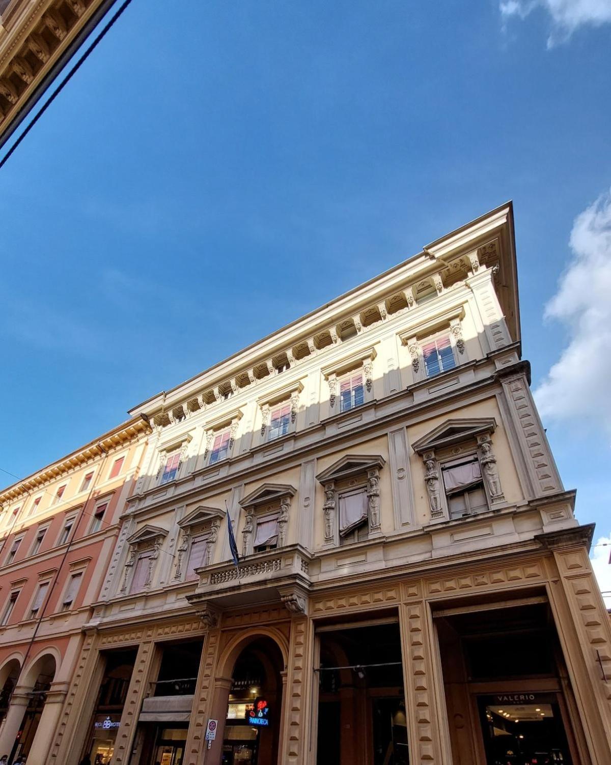 شقة Monolocale Sui Tetti Di Bologna - Via Indipendenza المظهر الخارجي الصورة