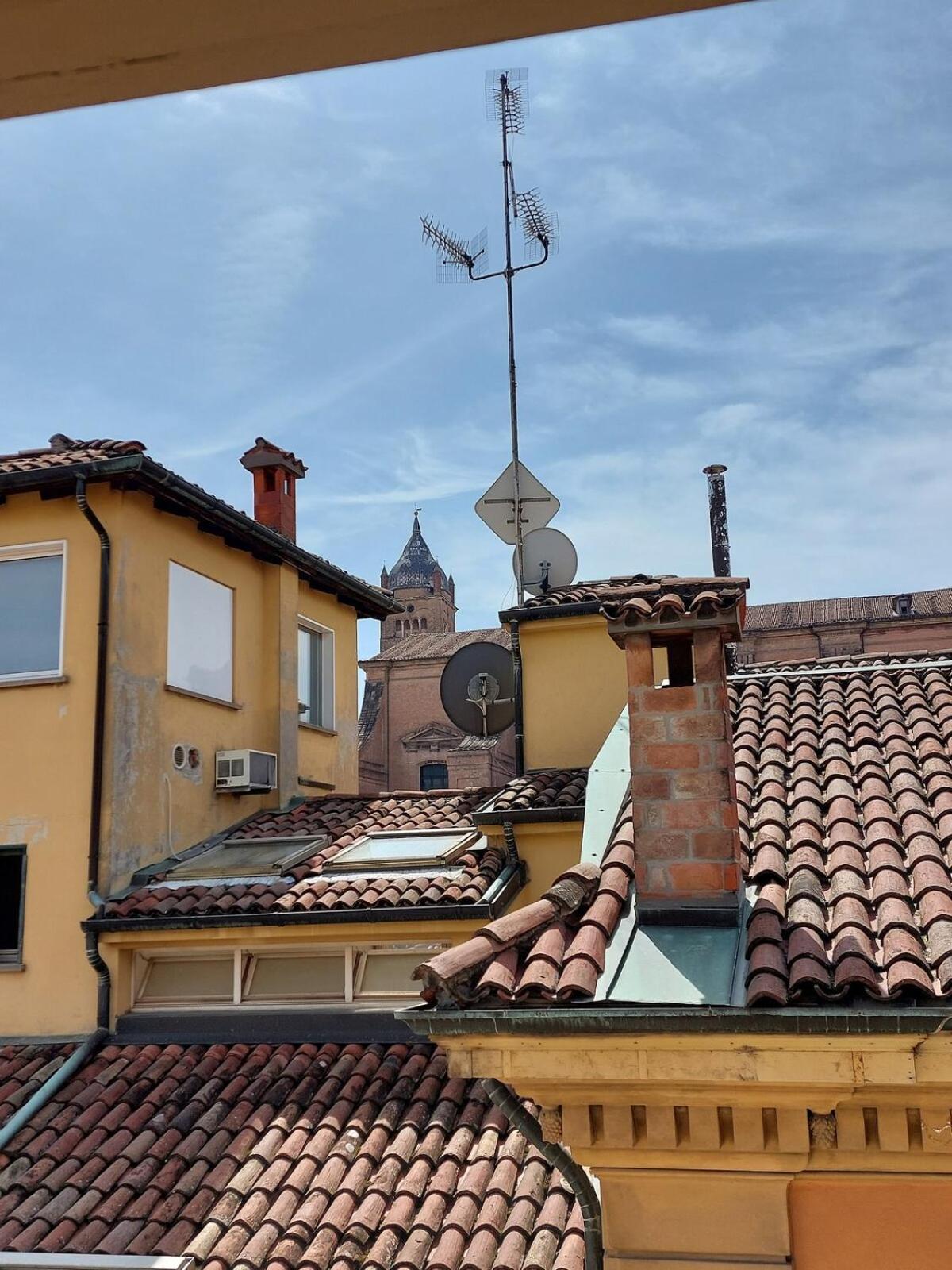 شقة Monolocale Sui Tetti Di Bologna - Via Indipendenza المظهر الخارجي الصورة